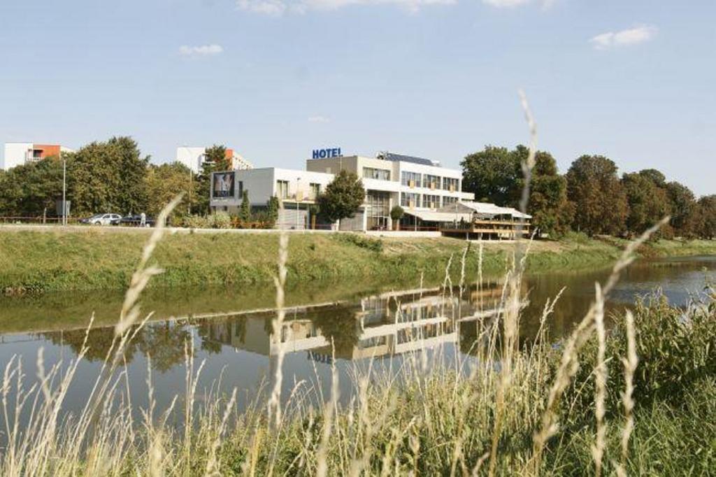 Hotel River Nitra Exterior foto